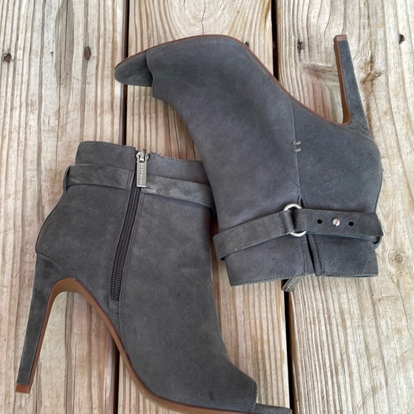 EUC- BCBGeneration Cassia Gray Peep Toe Suede Bootie Size 7M - Picture 12 of 16